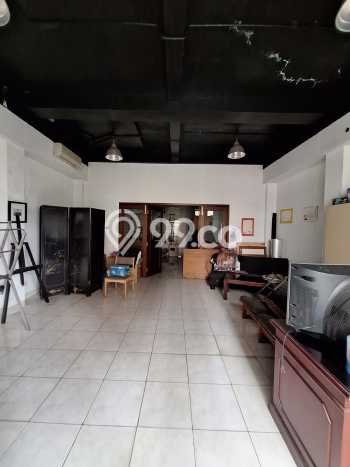 Rumah Elit Modern Tanpa Renovasi di Pondok Indah Jakarta Selatan Rumah Elit Modern Tanpa Renovasi di Pondok Indah Jakarta Selatan