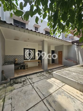 Rumah Mewah LB 220m2 Siap Huni Desain Elegan di Ciganjur, Jakarta Selatan Rumah Mewah LB 220m2 Siap Huni Desain Elegan di Ciganjur, Jakarta Selatan