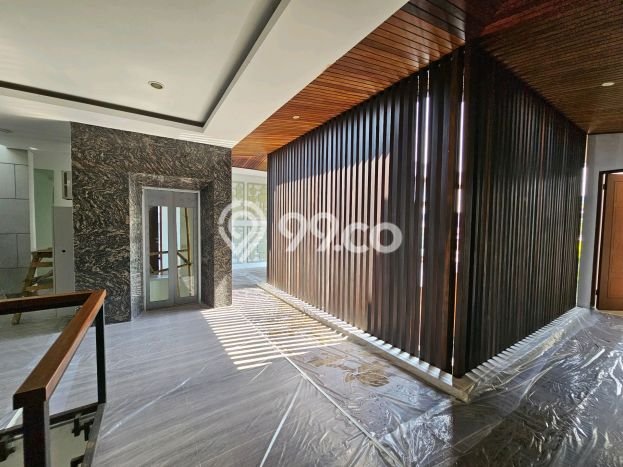 Ready to Use! Premium House LT 489m2 Desain Elegan di Pondok Indah Ready to Use! Premium House LT 489m2 Desain Elegan di Pondok Indah