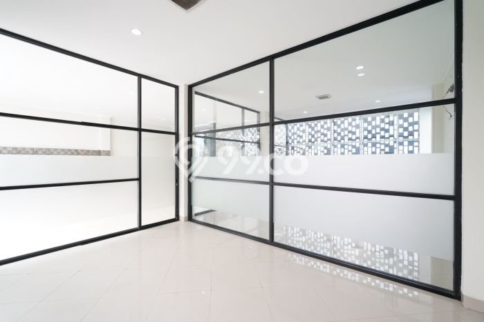 Unit Kantor Dijual di Cilandak Jakarta Selatan Luas Tanah 500m2, Luas Bangunan 578m2 Unit Kantor Dijual di Cilandak Jakarta Selatan Luas Tanah 500m2, Luas Bangunan 578m2