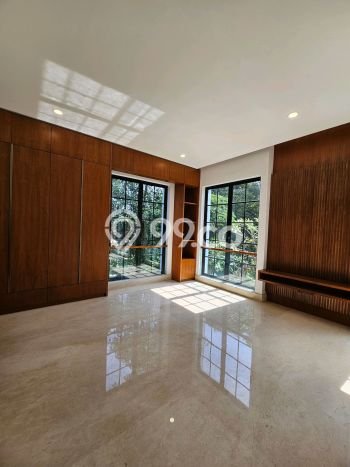 Rumah Elit Modern Tanpa Renovasi di Pondok Indah Jakarta Selatan Rumah Elit Modern Tanpa Renovasi di Pondok Indah Jakarta Selatan