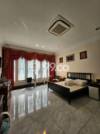Dijual Rumah Luas Elegan Dengan View Eksklusif di Senopati, Jakarta Selatan Dijual Rumah Luas Elegan Dengan View Eksklusif di Senopati, Jakarta Selatan