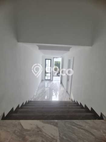 Ready to Use! Luxury House LT 215m2 Desain Elegan di Bintaro Ready to Use! Luxury House LT 215m2 Desain Elegan di Bintaro