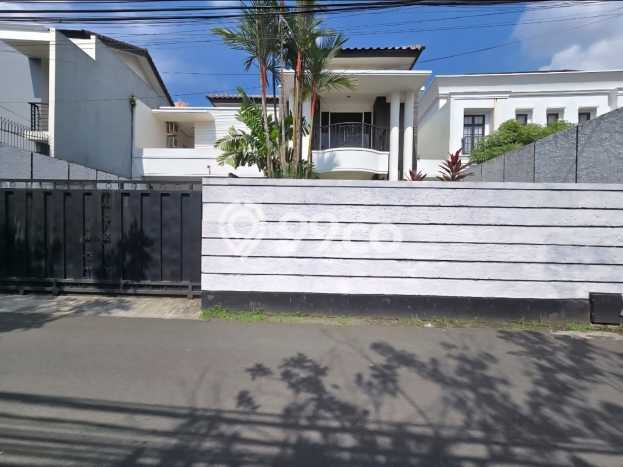 Rumah Luxury Modern Tanpa Renovasi di Kemang Jakarta Selatan Rumah Luxury Modern Tanpa Renovasi di Kemang Jakarta Selatan