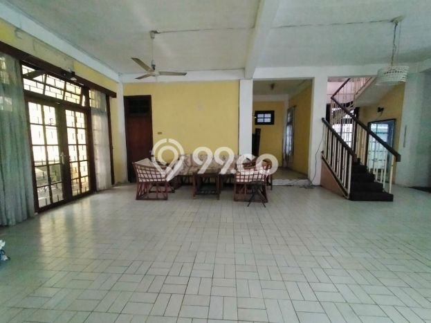 Ready to Use! Luxury House LT 350m2 Desain Elegan di Cipete Ready to Use! Luxury House LT 350m2 Desain Elegan di Cipete
