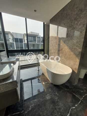 Rumah Mewah LB 465m2 Siap Huni Desain Elegan di BSD, Tangerang Rumah Mewah LB 465m2 Siap Huni Desain Elegan di BSD, Tangerang
