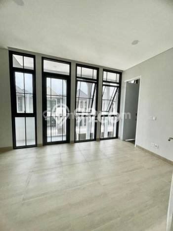 Rumah Elit Modern Tanpa Renovasi di BSD Green Wich Tangerang Rumah Elit Modern Tanpa Renovasi di BSD Green Wich Tangerang