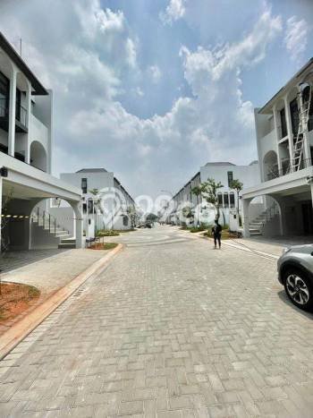 Rumah Elit Modern Tanpa Renovasi di BSD Green Wich Tangerang Rumah Elit Modern Tanpa Renovasi di BSD Green Wich Tangerang