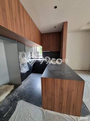 Ready to Use! Luxury House LT 331m2 Desain Modern di Alam Sutera Ready to Use! Luxury House LT 331m2 Desain Modern di Alam Sutera