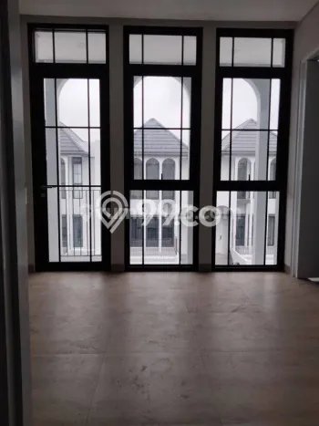 Rumah Mewah LB 165m2 Siap Pakai Desain Elegan di BSD Green Wich, Tangerang Rumah Mewah LB 165m2 Siap Pakai Desain Elegan di BSD Green Wich, Tangerang