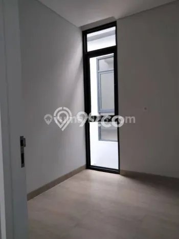 Rumah Mewah LB 165m2 Siap Pakai Desain Elegan di BSD Green Wich, Tangerang Rumah Mewah LB 165m2 Siap Pakai Desain Elegan di BSD Green Wich, Tangerang