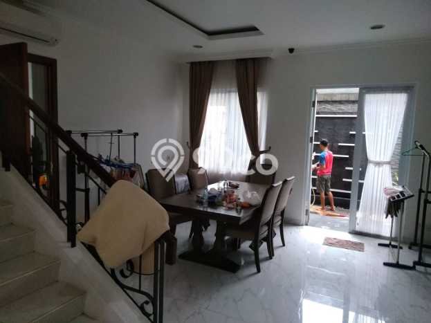 Rumah Mewah LB 225m2 Siap Pakai Desain Elegan di BSD De Park, Tangerang Rumah Mewah LB 225m2 Siap Pakai Desain Elegan di BSD De Park, Tangerang
