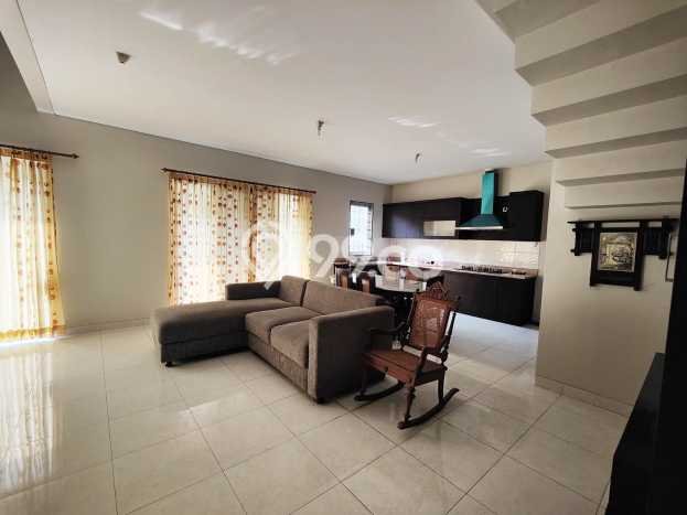 Rumah Elit LB 198m2 Siap Pakai Desain Elegan di BSD The Green, Tangerang Rumah Elit LB 198m2 Siap Pakai Desain Elegan di BSD The Green, Tangerang
