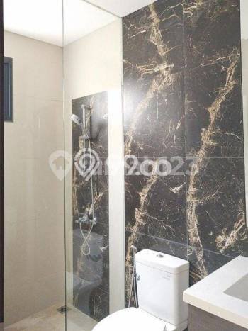 Rumah Tenang di , 4 KT, LT 180m2m² LB 242m2m² Rumah Tenang di , 4 KT, LT 180m2m² LB 242m2m²