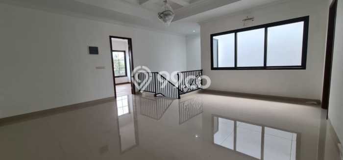 Rumah Elit Modern Tanpa Renovasi di BSD The Icon Tangerang Rumah Elit Modern Tanpa Renovasi di BSD The Icon Tangerang