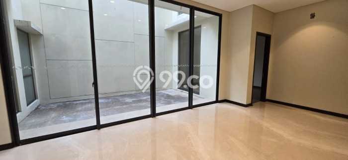 Rumah Mewah LB 242m2 Siap Huni Desain Elegan di BSD, Tangerang Rumah Mewah LB 242m2 Siap Huni Desain Elegan di BSD, Tangerang