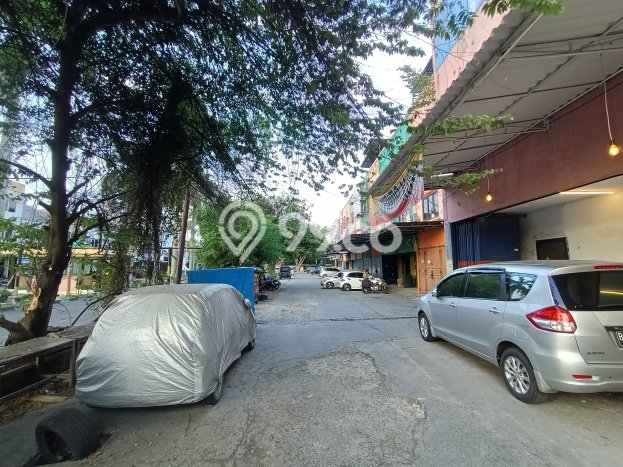 Unit Ruko Dijual di Jakarta Barat LT 97m2 & LB 388m2 Unit Ruko Dijual di Jakarta Barat LT 97m2 & LB 388m2
