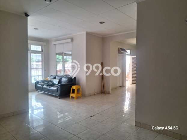 Rumah Mewah LB 175m2 Siap Huni Desain Elegan di Duta Garden, Tangerang Rumah Mewah LB 175m2 Siap Huni Desain Elegan di Duta Garden, Tangerang