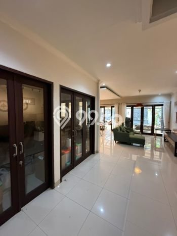 Disewakan Rumah Murah di Bintaro Tangerang Selatan Punya 5 Kamar Tidur Disewakan Rumah Murah di Bintaro Tangerang Selatan Punya 5 Kamar Tidur