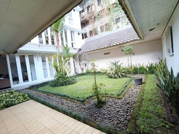 Rumah Mewah Siap Huni LT 658m2 di Coblong, Bandung Rumah Mewah Siap Huni LT 658m2 di Coblong, Bandung