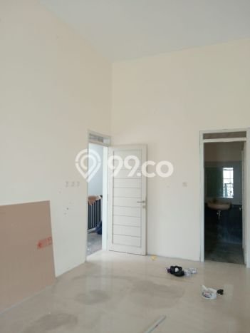 Rumah di Jajar, Akses ke Stasiun, 3 KM, LT 205m² LB 200m² Rumah di Jajar, Akses ke Stasiun, 3 KM, LT 205m² LB 200m²