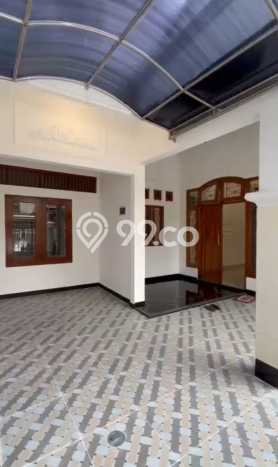 Jual Rumah Bagus Siap Huni LB 187m2 di Gentan, Solo Jual Rumah Bagus Siap Huni LB 187m2 di Gentan, Solo