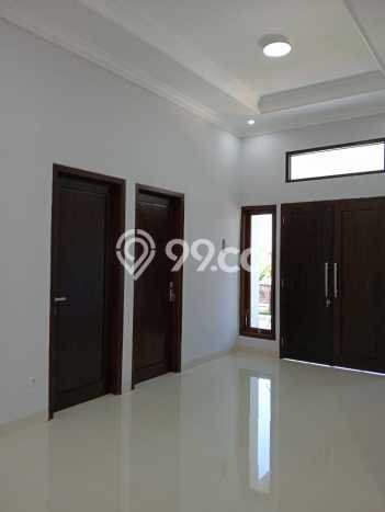 Jual Rumah Bagus Siap Huni LB 160m2 di Gentan, Solo Jual Rumah Bagus Siap Huni LB 160m2 di Gentan, Solo