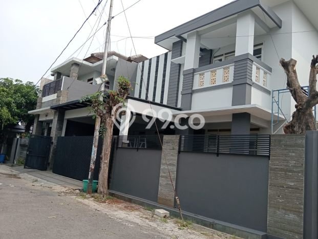 Rumah di Jajar, Akses ke Stasiun, 3 KM, LT 205m² LB 200m² Rumah di Jajar, Akses ke Stasiun, 3 KM, LT 205m² LB 200m²