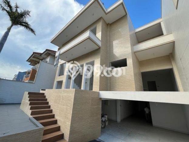 Jual Rumah Luas Elegan Dengan View Eksklusif di Citraland, Surabaya Jual Rumah Luas Elegan Dengan View Eksklusif di Citraland, Surabaya