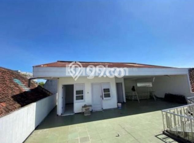For Sale! Luxury House LT 1654m2 Desain Elegan di Malang Kota For Sale! Luxury House LT 1654m2 Desain Elegan di Malang Kota