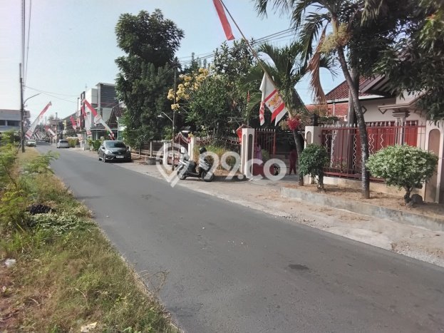 SIAP HUNI! Rumah Asri area Depok, Luas 415m² LB 300m² SIAP HUNI! Rumah Asri area Depok, Luas 415m² LB 300m²