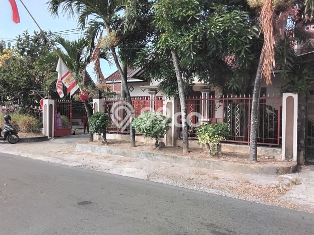 SIAP HUNI! Rumah Asri area Depok, Luas 415m² LB 300m² SIAP HUNI! Rumah Asri area Depok, Luas 415m² LB 300m²
