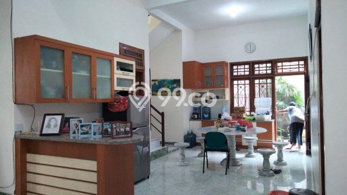 SIAP HUNI! Rumah Asri area Depok, Luas 415m² LB 300m² SIAP HUNI! Rumah Asri area Depok, Luas 415m² LB 300m²