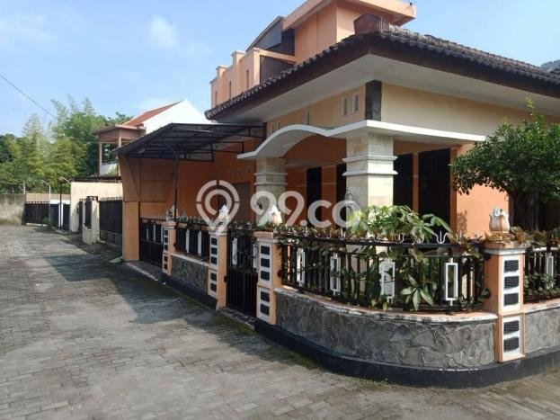 SIAP HUNI! Rumah Asri area , LT 180m2m² Bangunan 100m2m² SIAP HUNI! Rumah Asri area , LT 180m2m² Bangunan 100m2m²