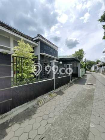 Rumah Modern 5 Kamar Terawat di Kompleks Perumahan Ngaglik, Sleman Rumah Modern 5 Kamar Terawat di Kompleks Perumahan Ngaglik, Sleman