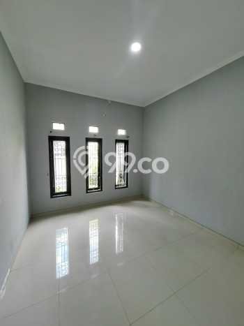 Rumah Modern 5 Kamar Terawat di Kompleks Perumahan Ngaglik, Sleman Rumah Modern 5 Kamar Terawat di Kompleks Perumahan Ngaglik, Sleman