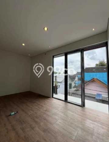 LOKASI PREMIUM! Rumah Strategis area , LT 169m2m² LB 215m2m² LOKASI PREMIUM! Rumah Strategis area , LT 169m2m² LB 215m2m²