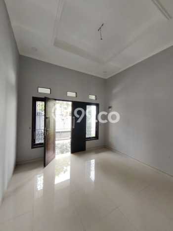 Rumah Modern 5 Kamar Terawat di Kompleks Perumahan Ngaglik, Sleman Rumah Modern 5 Kamar Terawat di Kompleks Perumahan Ngaglik, Sleman