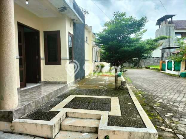 GOOD DEAL! Rumah Strategis area Ngaglik, LT 158m2m² Bangunan 90m2m² GOOD DEAL! Rumah Strategis area Ngaglik, LT 158m2m² Bangunan 90m2m²