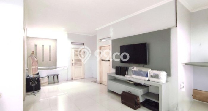 For Sale! Luxury House LT 170m2 Desain Elegan di Kemanggisan For Sale! Luxury House LT 170m2 Desain Elegan di Kemanggisan