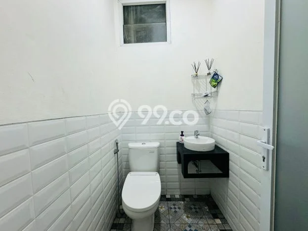 Ruko Komersial Disewakan di Tebet Jakarta Selatan Luas 238m2 Ruko Komersial Disewakan di Tebet Jakarta Selatan Luas 238m2