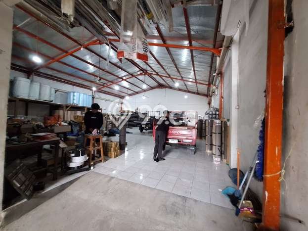 Unit Gudang Paling Strategis di Karang Tengah Tangerang dengan LB 300m2 Unit Gudang Paling Strategis di Karang Tengah Tangerang dengan LB 300m2