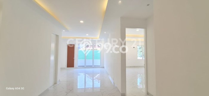 Rumah Elit Modern Tanpa Renovasi di Lippo Karawaci Tangerang Rumah Elit Modern Tanpa Renovasi di Lippo Karawaci Tangerang