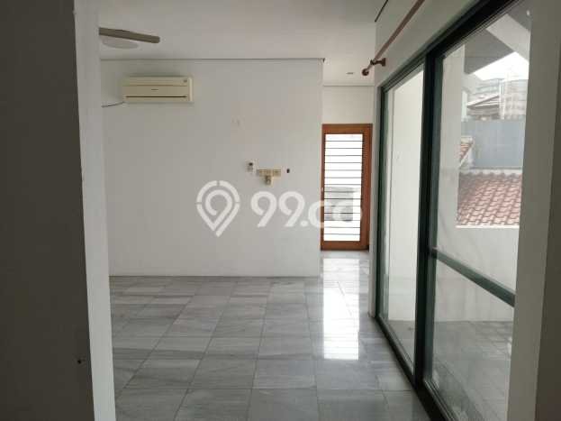 Rumah Elit Modern Tanpa Renovasi di Pondok Indah Jakarta Selatan Rumah Elit Modern Tanpa Renovasi di Pondok Indah Jakarta Selatan