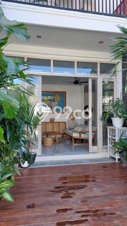 PILIHAN TEPAT! Rumah di Kerobokan, 4 KT, Akses Mall, Luas 300m² Bangunan 280m² PILIHAN TEPAT! Rumah di Kerobokan, 4 KT, Akses Mall, Luas 300m² Bangunan 280m²