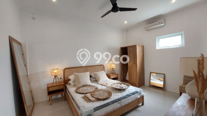 PILIHAN TEPAT! Rumah di Kerobokan, 4 KT, Akses Mall, Luas 300m² Bangunan 280m² PILIHAN TEPAT! Rumah di Kerobokan, 4 KT, Akses Mall, Luas 300m² Bangunan 280m²