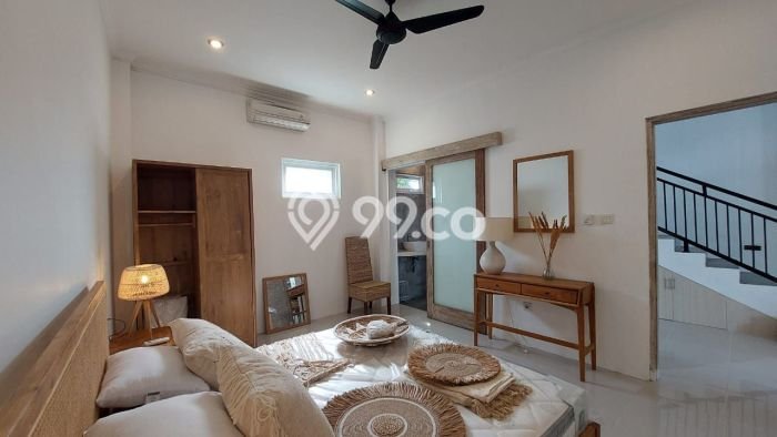 PILIHAN TEPAT! Rumah di Kerobokan, 4 KT, Akses Mall, Luas 300m² Bangunan 280m² PILIHAN TEPAT! Rumah di Kerobokan, 4 KT, Akses Mall, Luas 300m² Bangunan 280m²