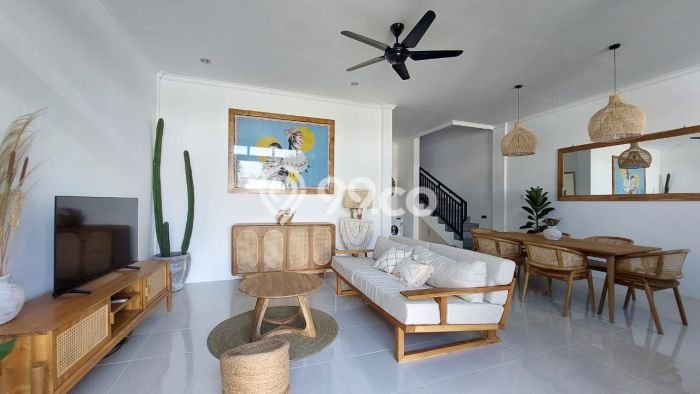 PILIHAN TEPAT! Rumah di Kerobokan, 4 KT, Akses Mall, Luas 300m² Bangunan 280m² PILIHAN TEPAT! Rumah di Kerobokan, 4 KT, Akses Mall, Luas 300m² Bangunan 280m²