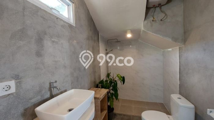 PILIHAN TEPAT! Rumah di Kerobokan, 4 KT, Akses Mall, Luas 300m² Bangunan 280m² PILIHAN TEPAT! Rumah di Kerobokan, 4 KT, Akses Mall, Luas 300m² Bangunan 280m²