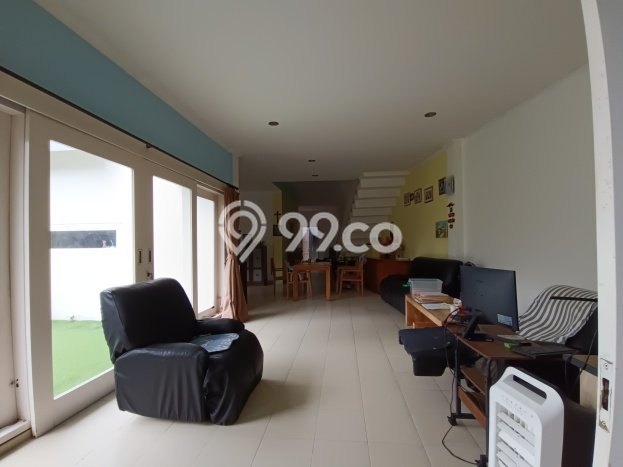 Vila di , Dimensi 250m2m², Akses ke fasilitas publik Vila di , Dimensi 250m2m², Akses ke fasilitas publik